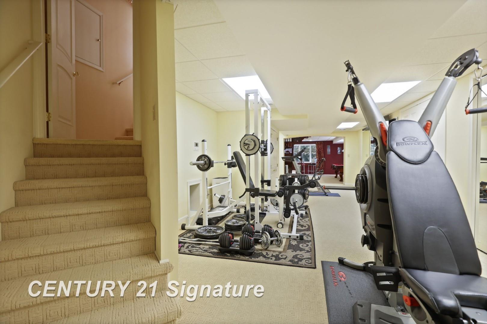 Saginaw, Michigan, 48609, United States, 4 Bedrooms Bedrooms, ,7 BathroomsBathrooms,Residential,For Sale,1980528