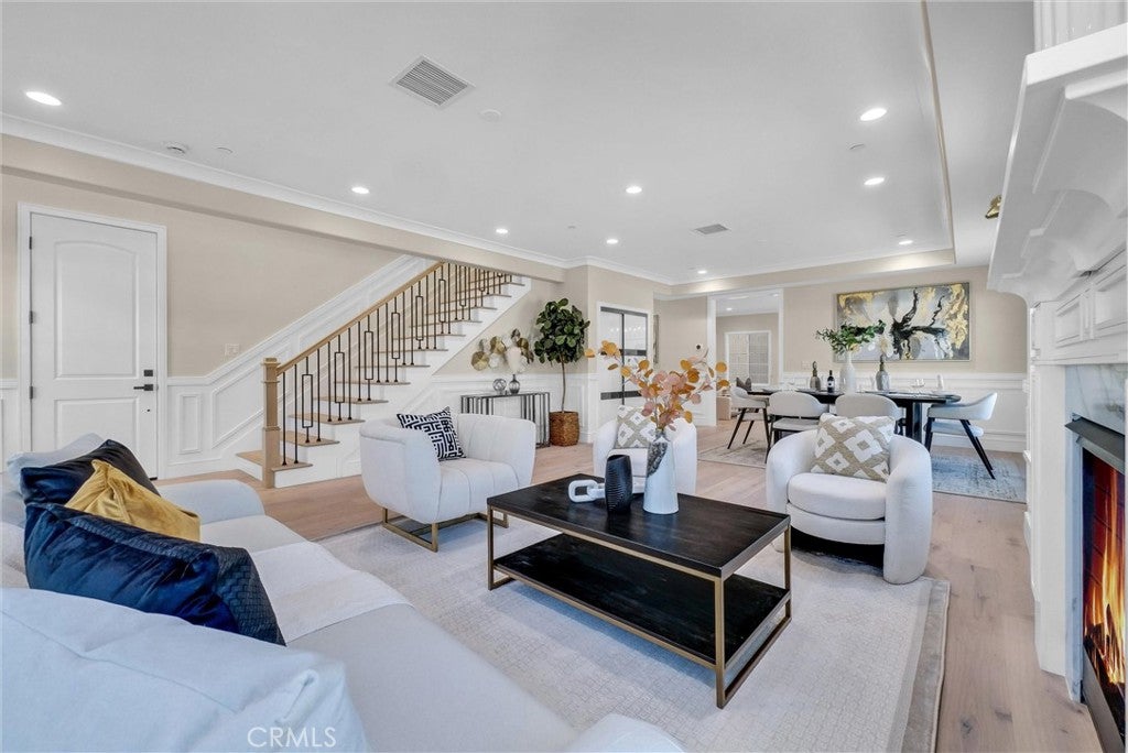 San Gabriel, California, 91775, United States, 7 Bedrooms Bedrooms, ,6 BathroomsBathrooms,Residential,For Sale,1804078