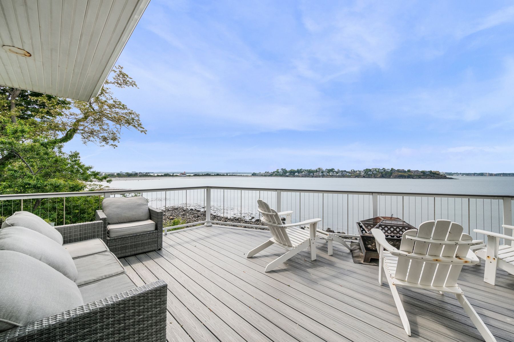  Unique Waterfront Home - 物件實景