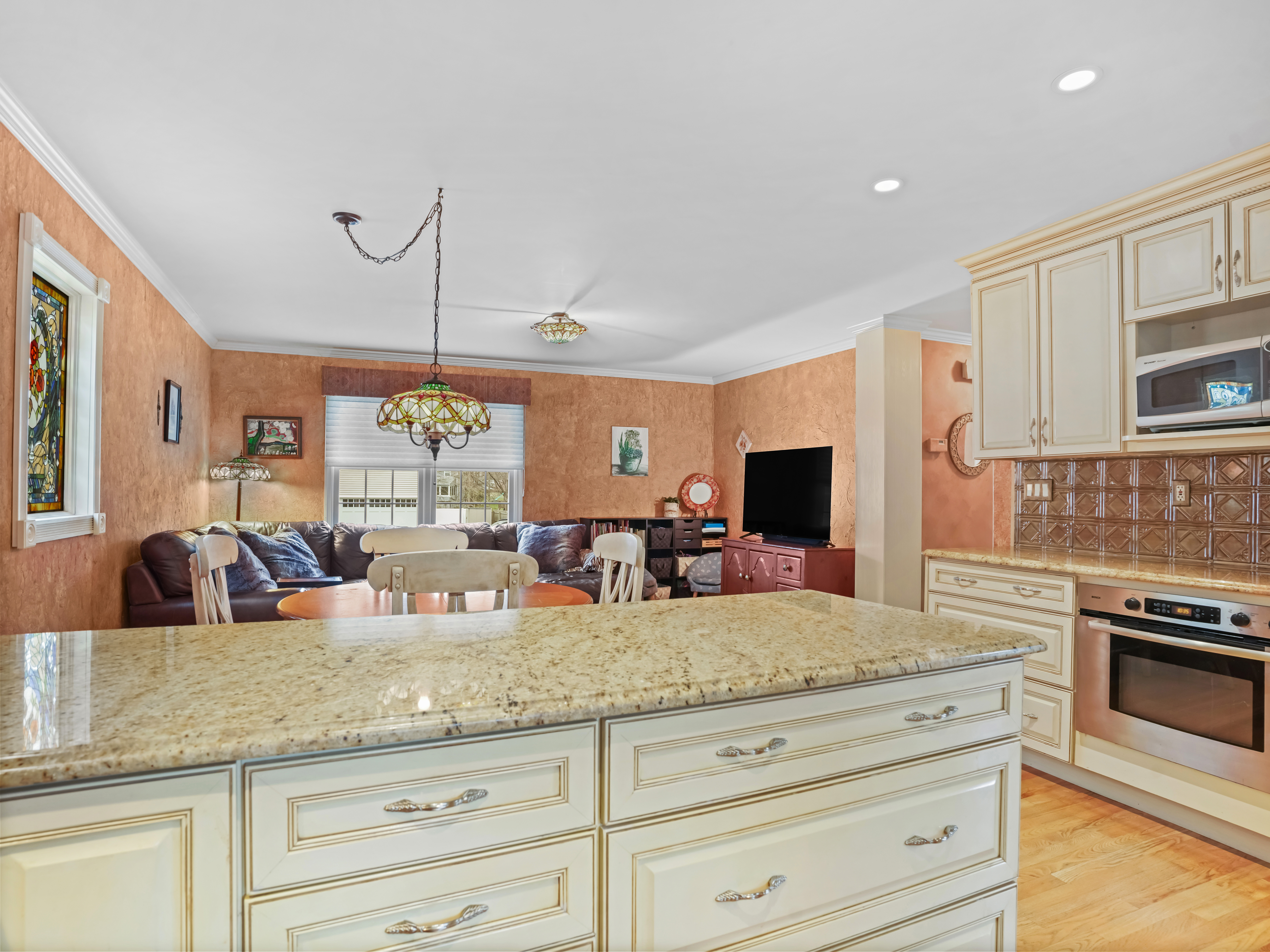  Stunning Custom Colonial - 物件實景