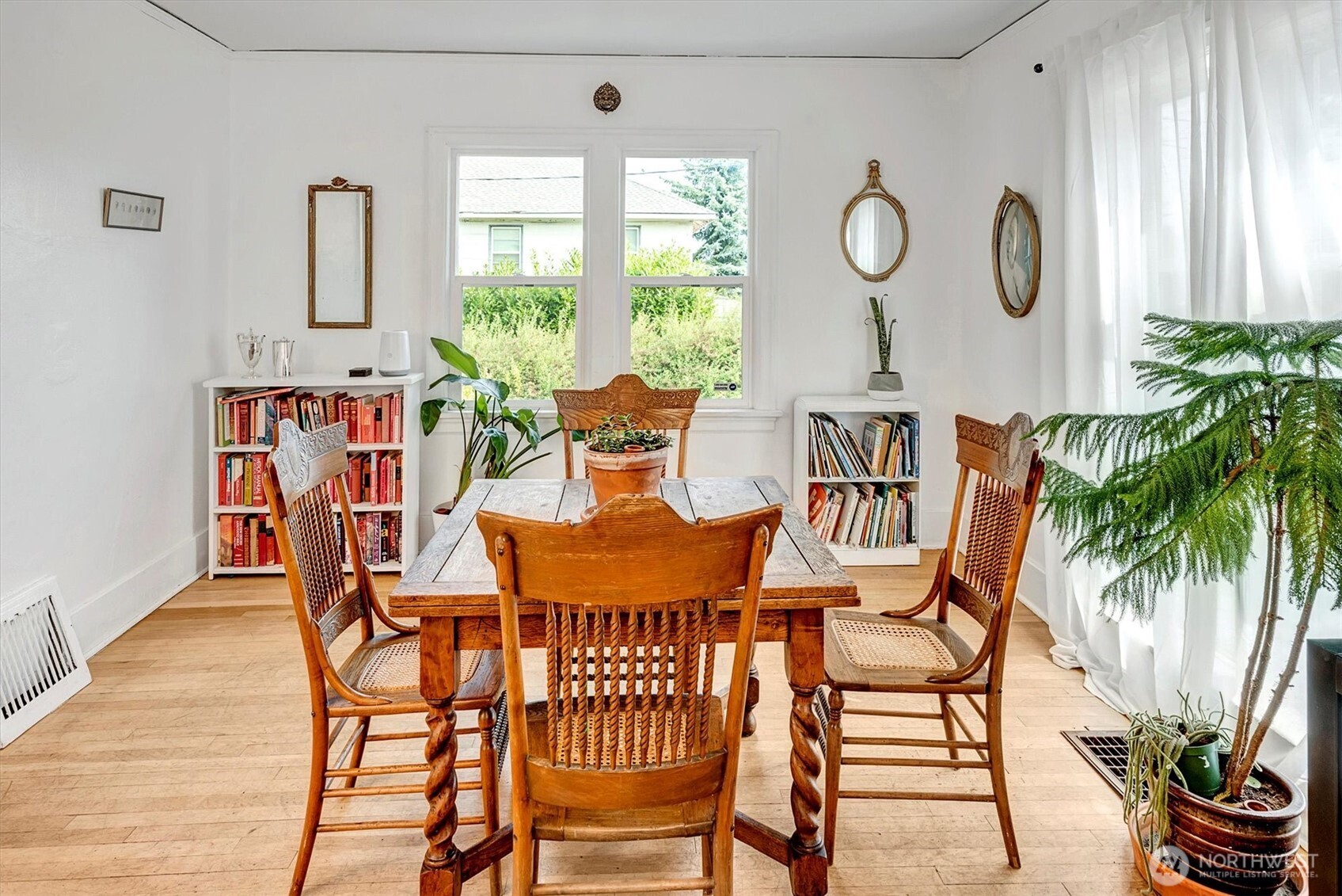 Seattle, Washington, 98108, United States, 4 Bedrooms Bedrooms, ,2 BathroomsBathrooms,Residential,For Sale,1912316
