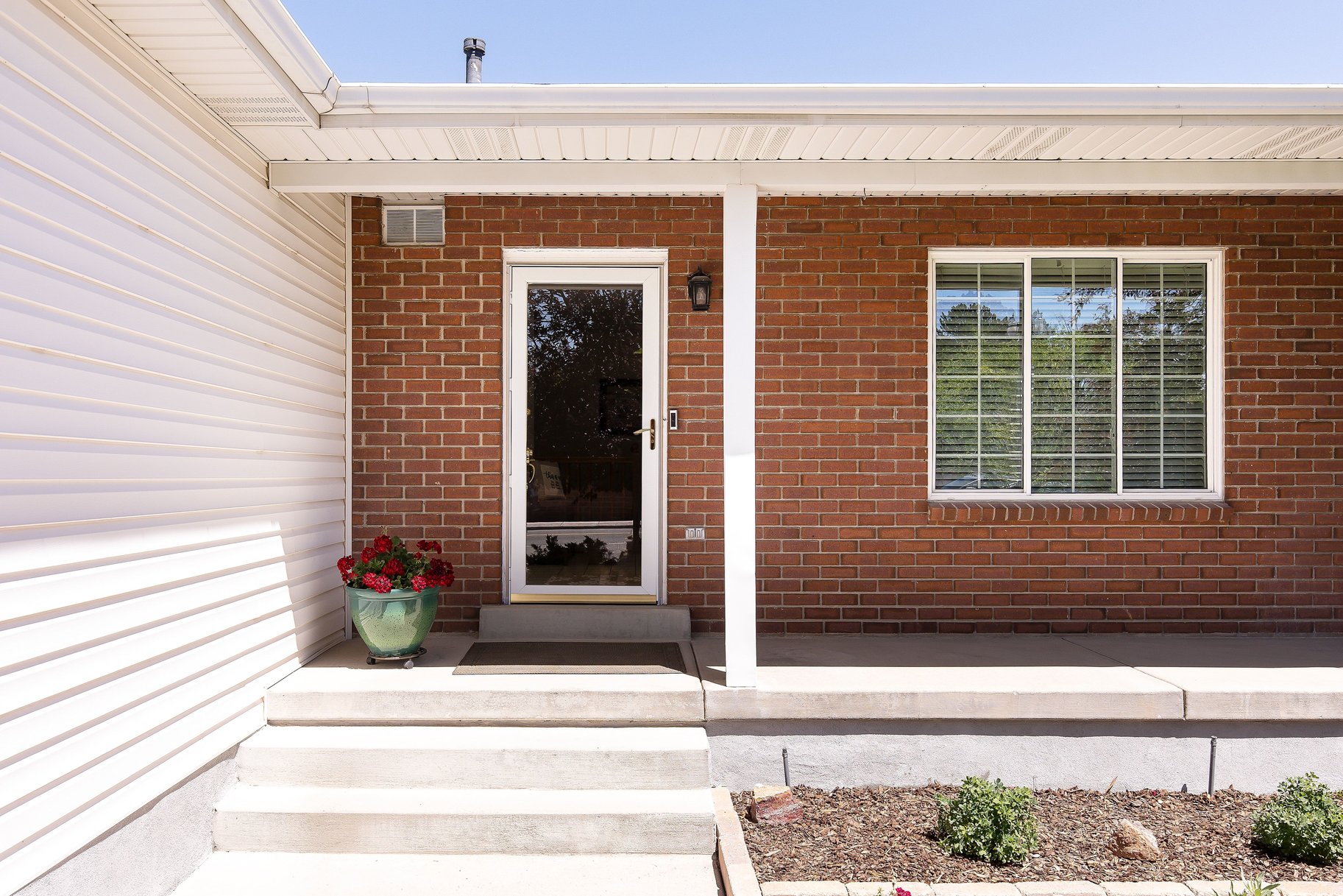  Lovingly Maintained Exceptional Home - 物件實景