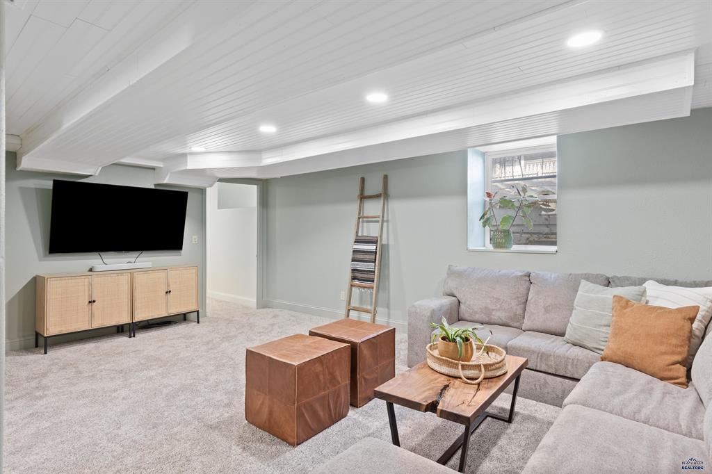 Rapid City, South Dakota, 57701, United States, 6 Bedrooms Bedrooms, ,3 BathroomsBathrooms,Residential,For Sale,1979556