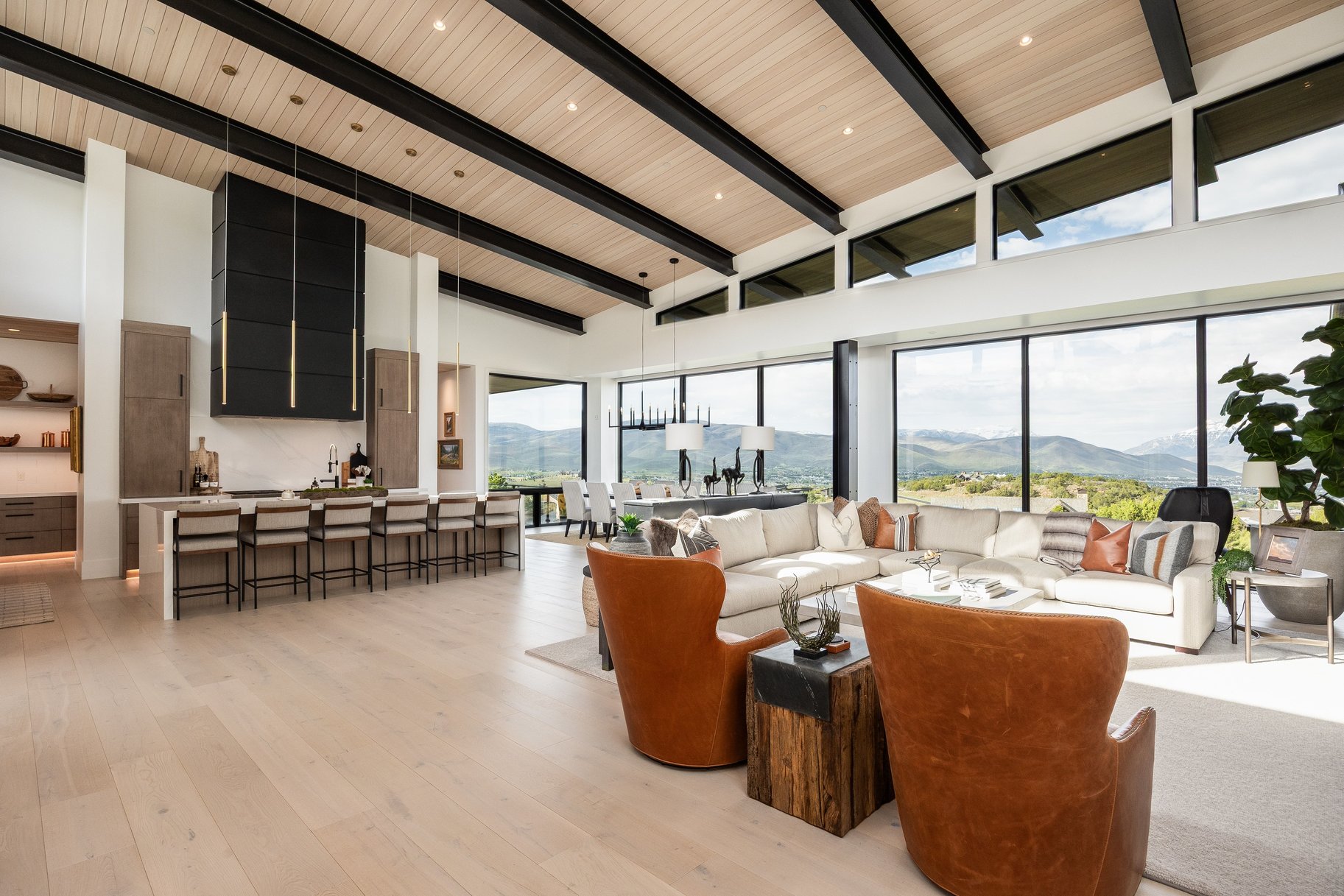 Luxury Lives Here  Architectural Masterpiece with Unmatched Privacy & Views - 物件實景