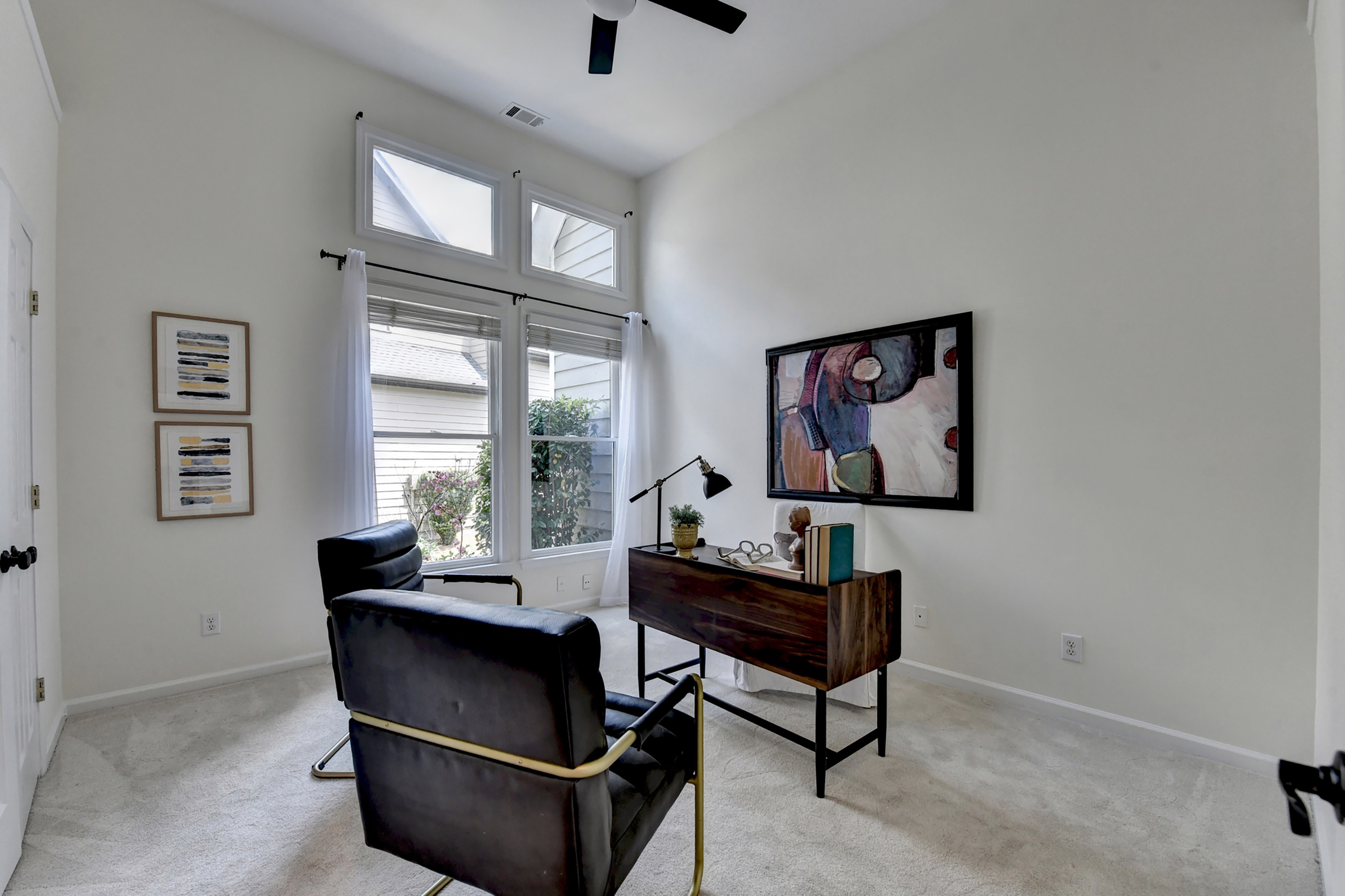  Hard to Find Flat Front Yard with Level Fenced-in Backyard on a Quiet Cul-de-sac - 物件實景