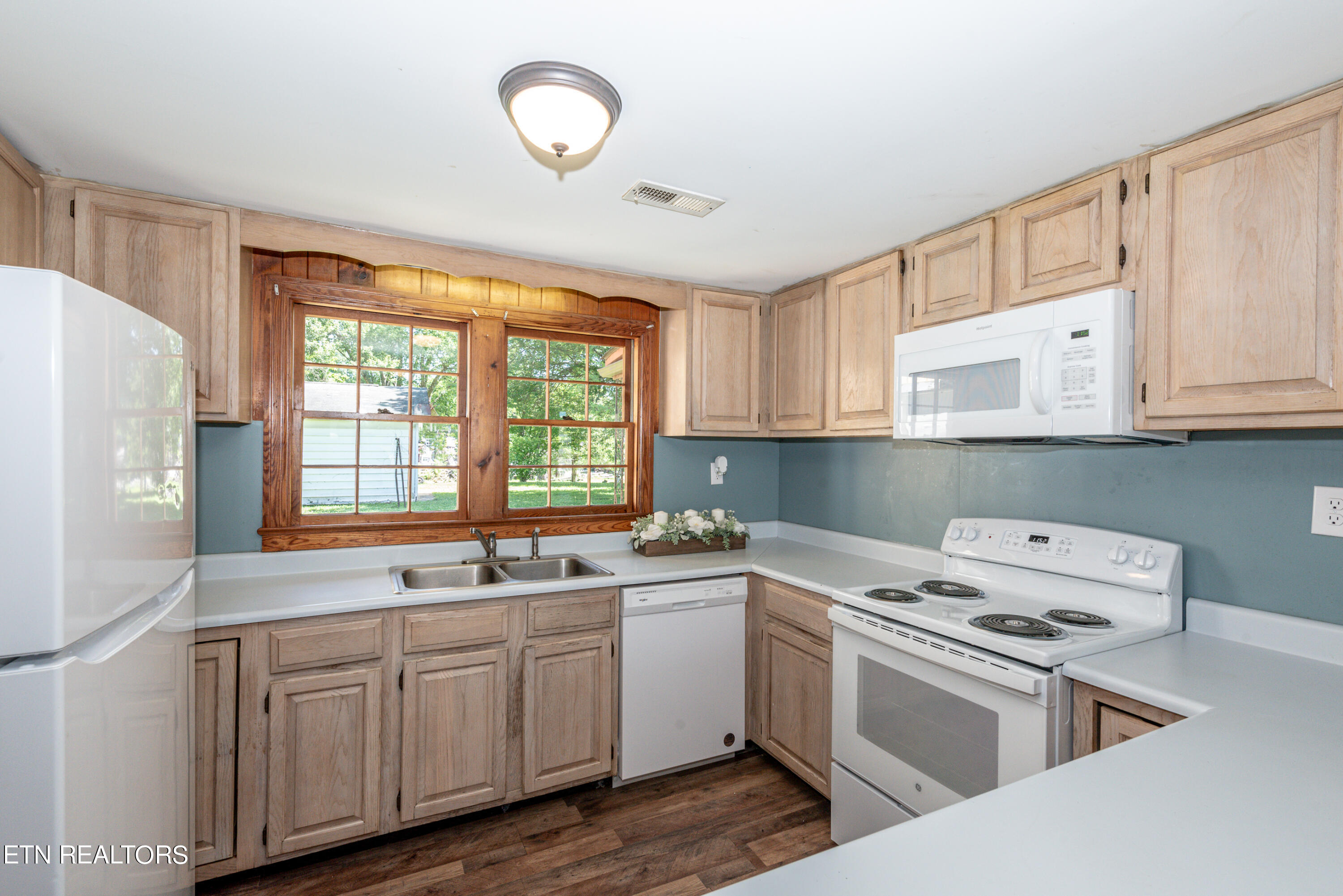 Townsend, Tennessee, 37882, United States, 3 Bedrooms Bedrooms, ,2 BathroomsBathrooms,Residential,For Sale,1984041