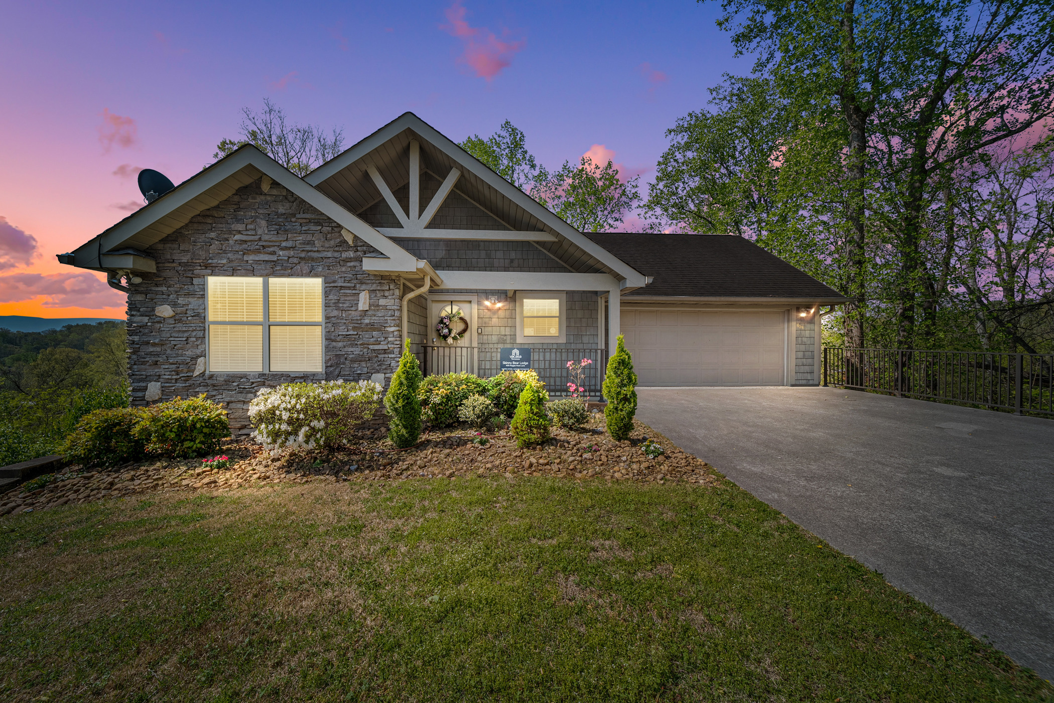 Sevierville, Tennessee, 37862, United States, 3 Bedrooms Bedrooms, ,3 BathroomsBathrooms,Residential,For Sale,1982821