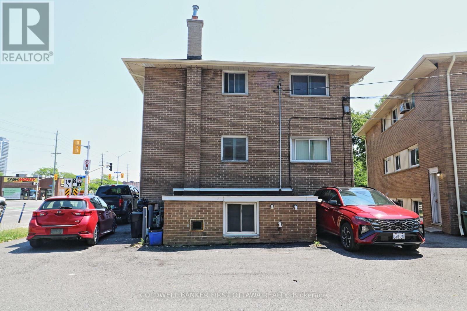 OTTAWA, Ontario, K1K 1L3, CA, 9 Bedrooms Bedrooms, ,3 BathroomsBathrooms,Residential,For Sale,1874151