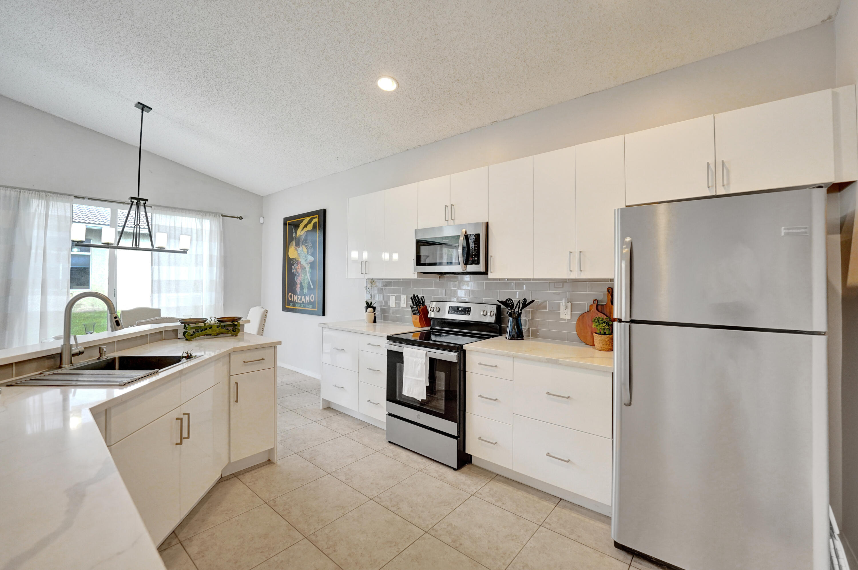 Pembroke Pines, Florida, 33332, United States, 3 Bedrooms Bedrooms, ,2 BathroomsBathrooms,Residential,For Sale,1987784