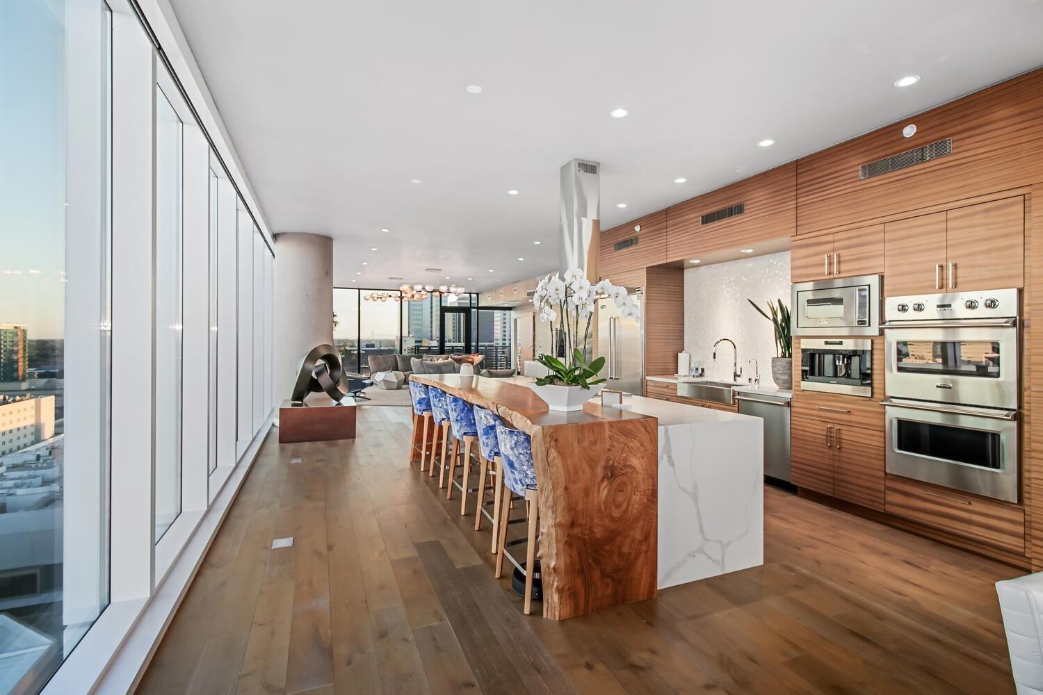Sacramento, California, 95814, United States, 3 Bedrooms Bedrooms, ,3 BathroomsBathrooms,Residential,For Sale,1838826