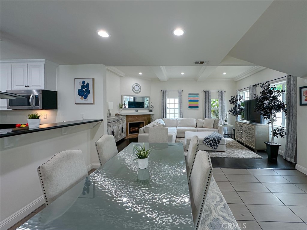 Los Angeles, California, 90043, United States, 3 Bedrooms Bedrooms, ,2 BathroomsBathrooms,Residential,For Sale,1981905