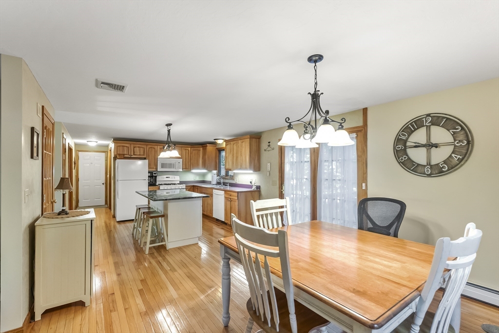 Bridgewater, Massachusetts, 02324, United States, 3 Bedrooms Bedrooms, ,2 BathroomsBathrooms,Residential,For Sale,1940785