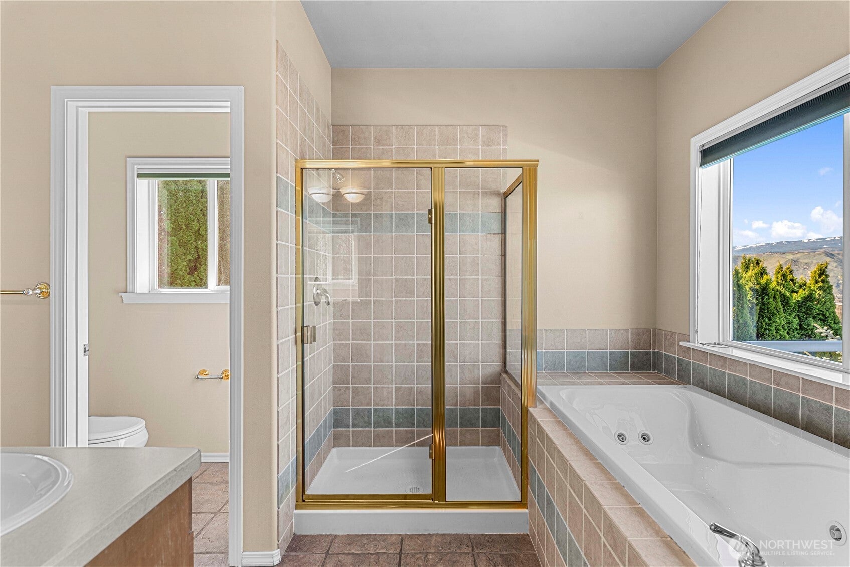 East Wenatchee, Washington, 98802, United States, 4 Bedrooms Bedrooms, ,3 BathroomsBathrooms,Residential,For Sale,1818465