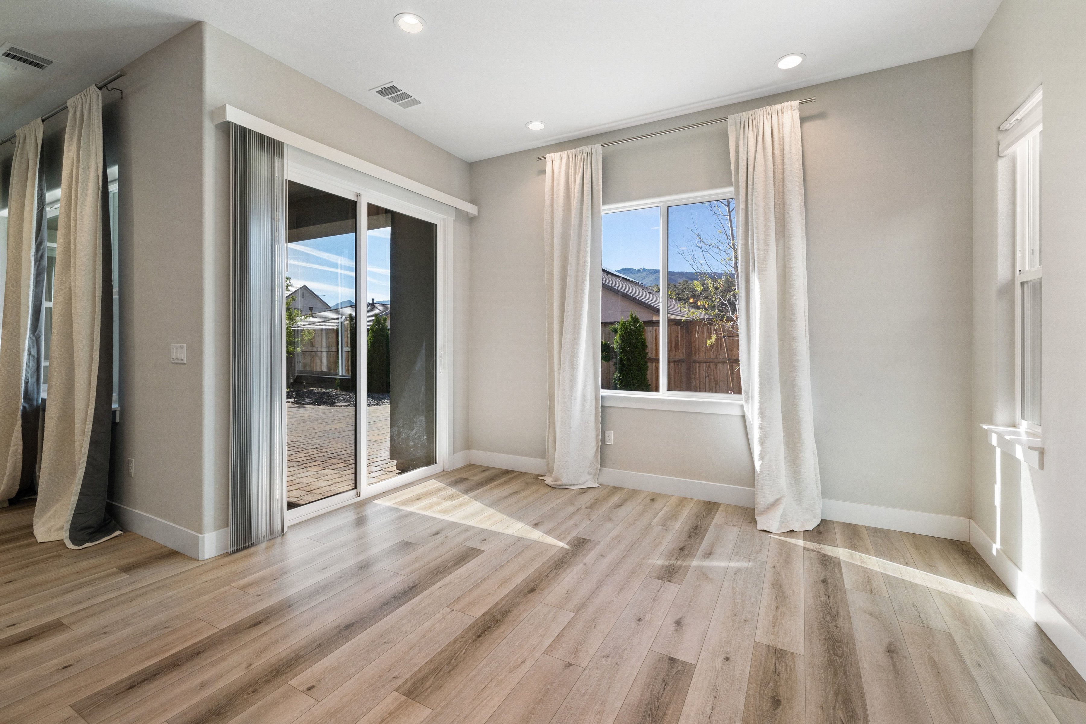  Striking Two-Story Modern Living in Verdi - 物件實景