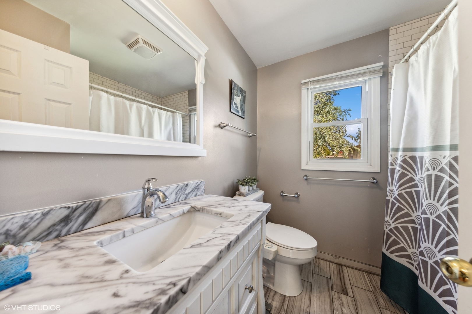 Glen Ellyn, Illinois, 60137, United States, 4 Bedrooms Bedrooms, ,3 BathroomsBathrooms,Residential,For Sale,1827602