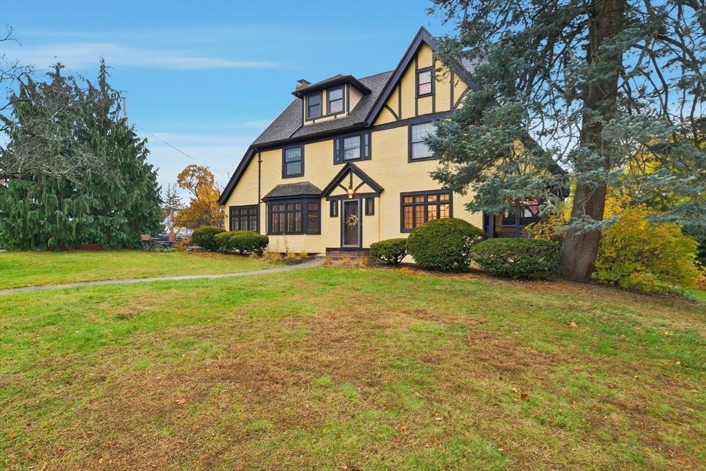 Holyoke, Massachusetts, 01040, United States, 5 Bedrooms Bedrooms, ,4 BathroomsBathrooms,Residential,For Sale,1991316