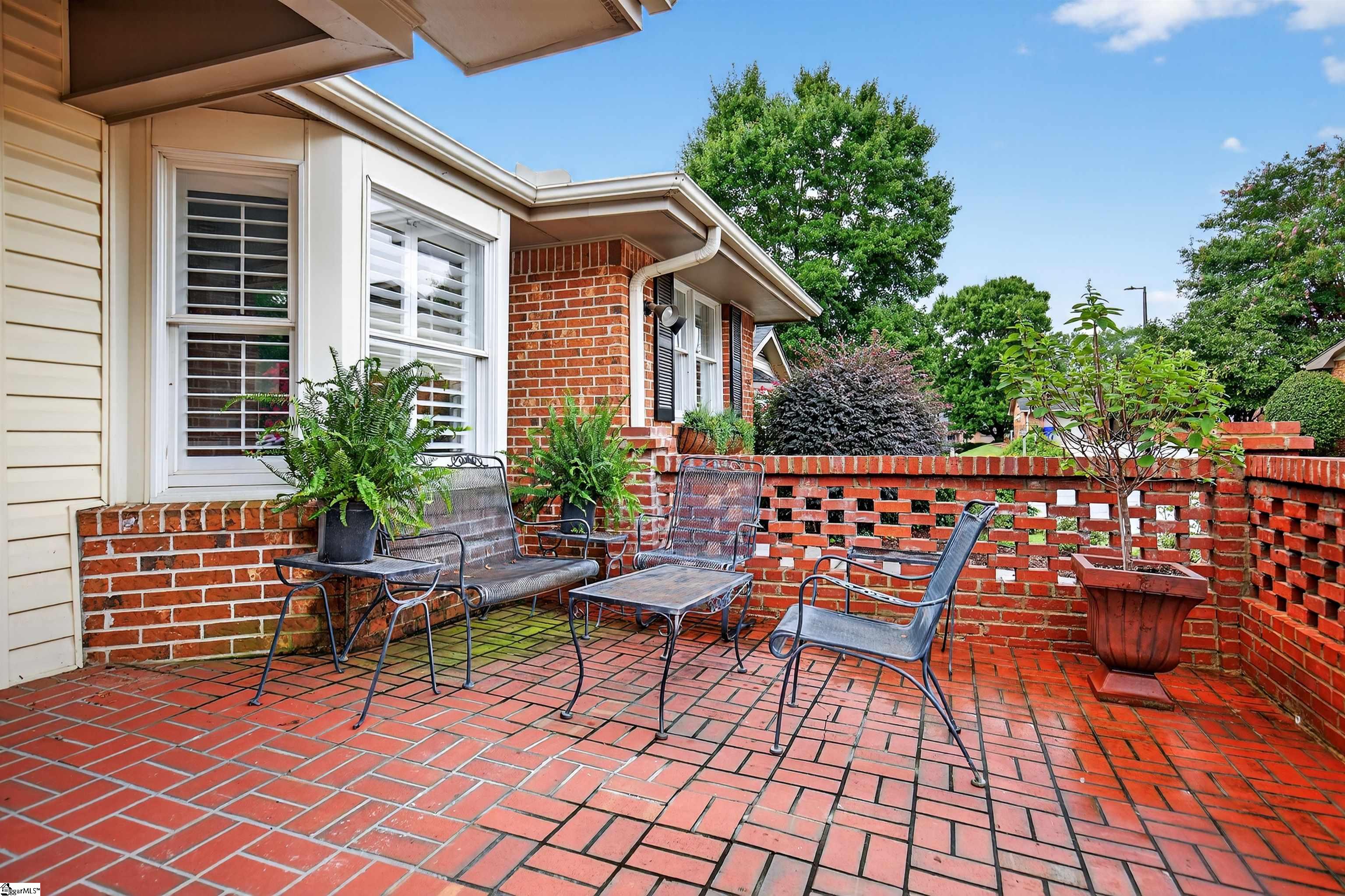 Greenville, South Carolina, 29605, United States, 3 Bedrooms Bedrooms, ,2 BathroomsBathrooms,Residential,For Sale,1918628
