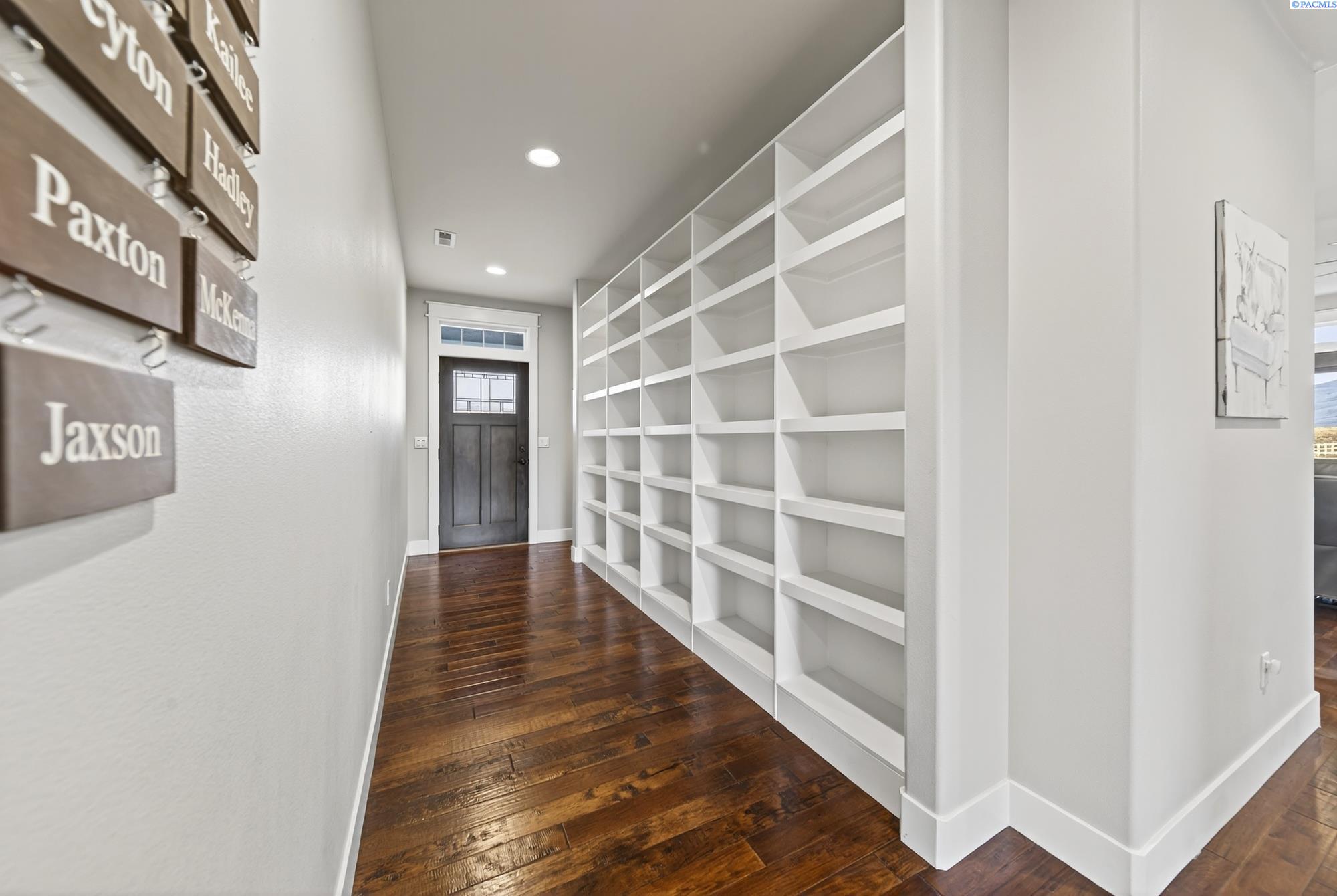 Prosser, Washington, 99350, United States, 3 Bedrooms Bedrooms, ,1 BathroomBathrooms,Residential,For Sale,1998379