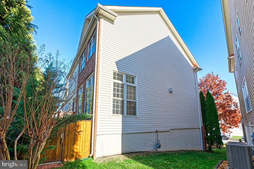 Lorton, Virginia, 22079, United States, 5 Bedrooms Bedrooms, ,4 BathroomsBathrooms,Residential,For Sale,2001485