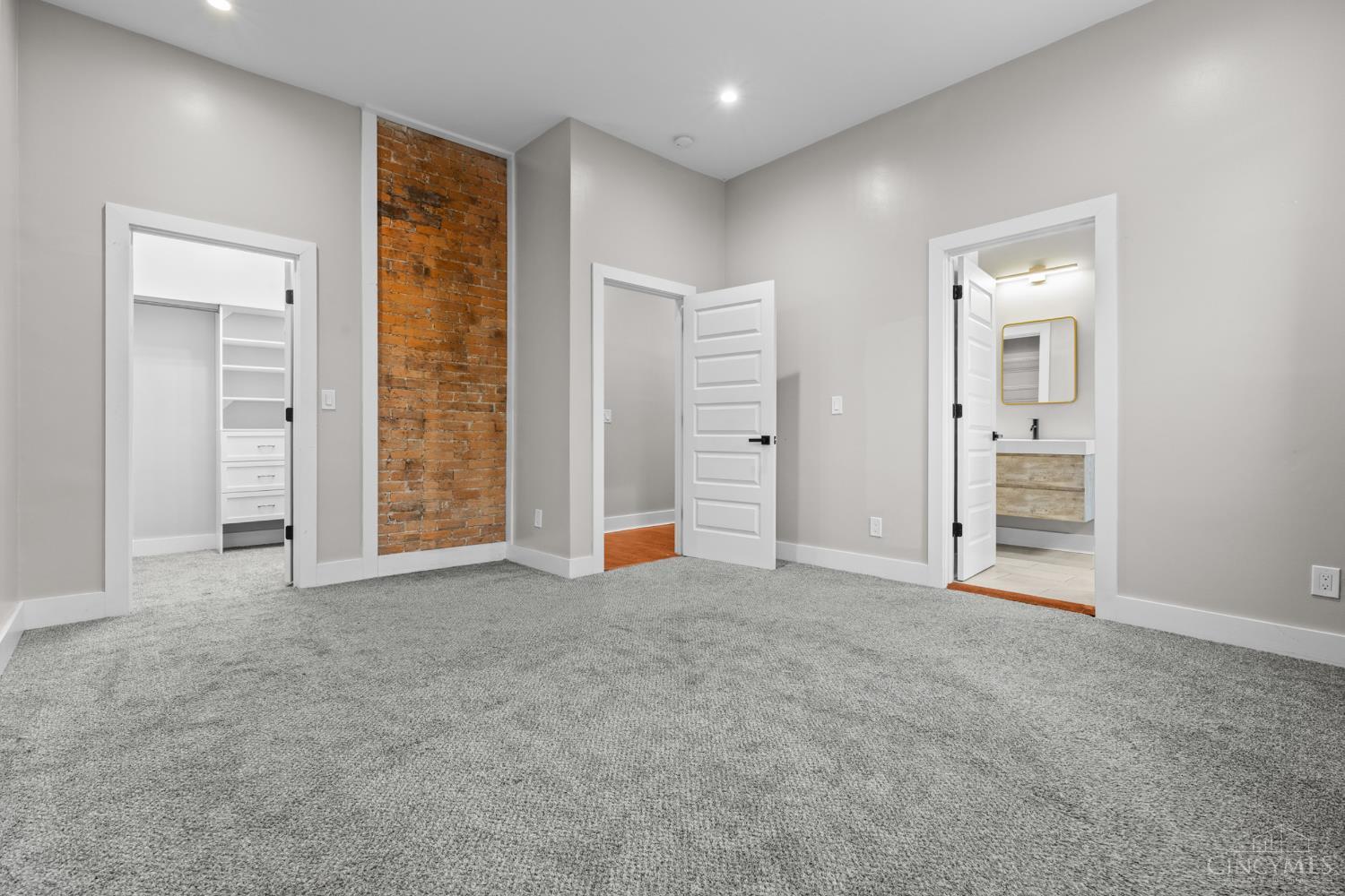 Cincinnati, Ohio, 45206, United States, 3 Bedrooms Bedrooms, ,3 BathroomsBathrooms,Residential,For Sale,1997229