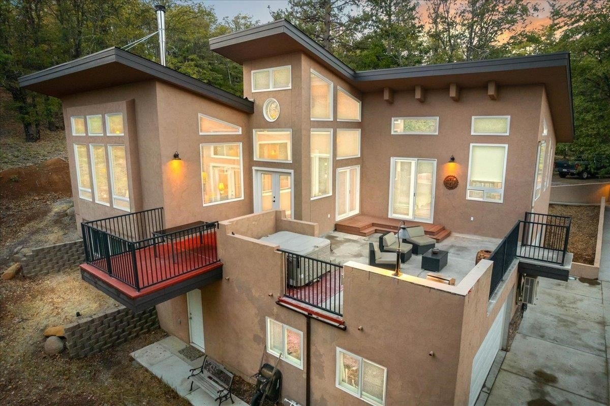 Weed, California, 96094, United States, 4 Bedrooms Bedrooms, ,3 BathroomsBathrooms,Residential,For Sale,2038321