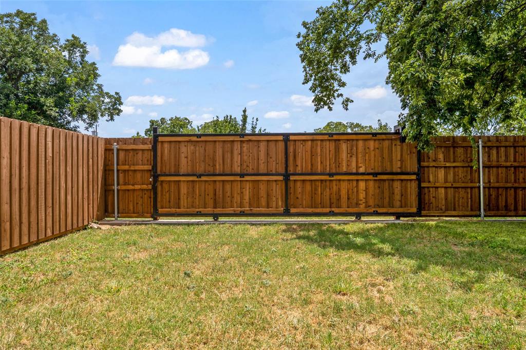Dallas, Texas, 75212, United States, 4 Bedrooms Bedrooms, ,3 BathroomsBathrooms,Residential,For Sale,1930273