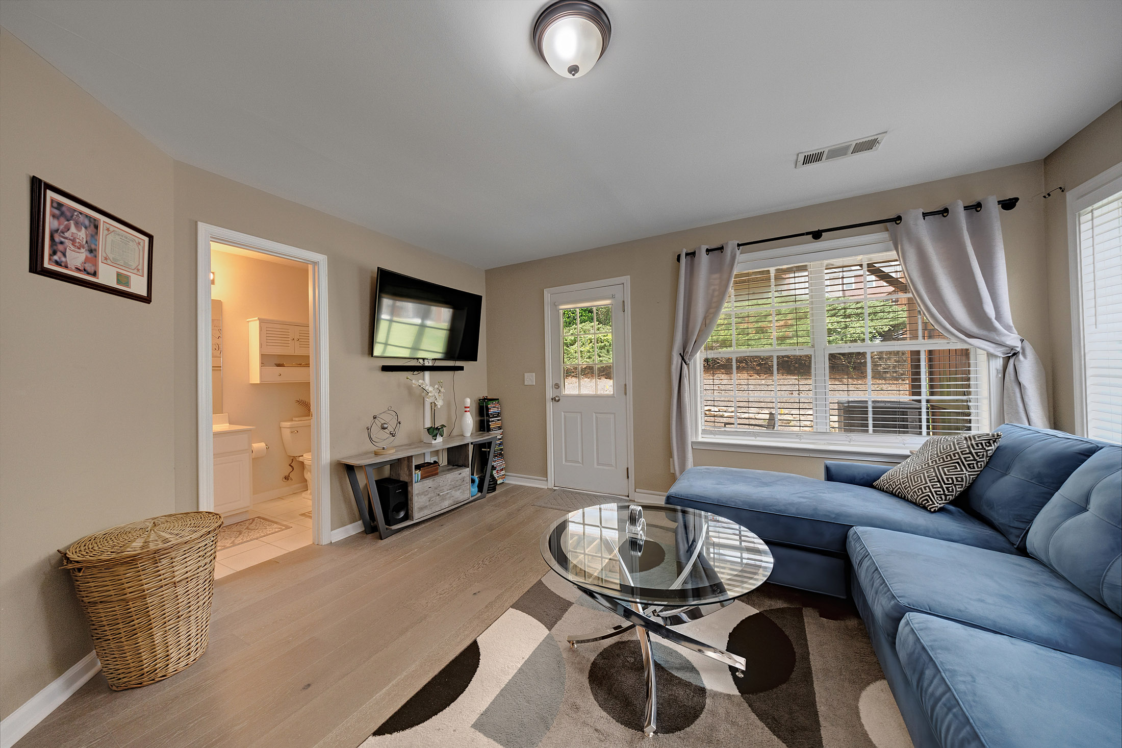  Beautiful Townhome Designed with Style and Functionality - 物件實景