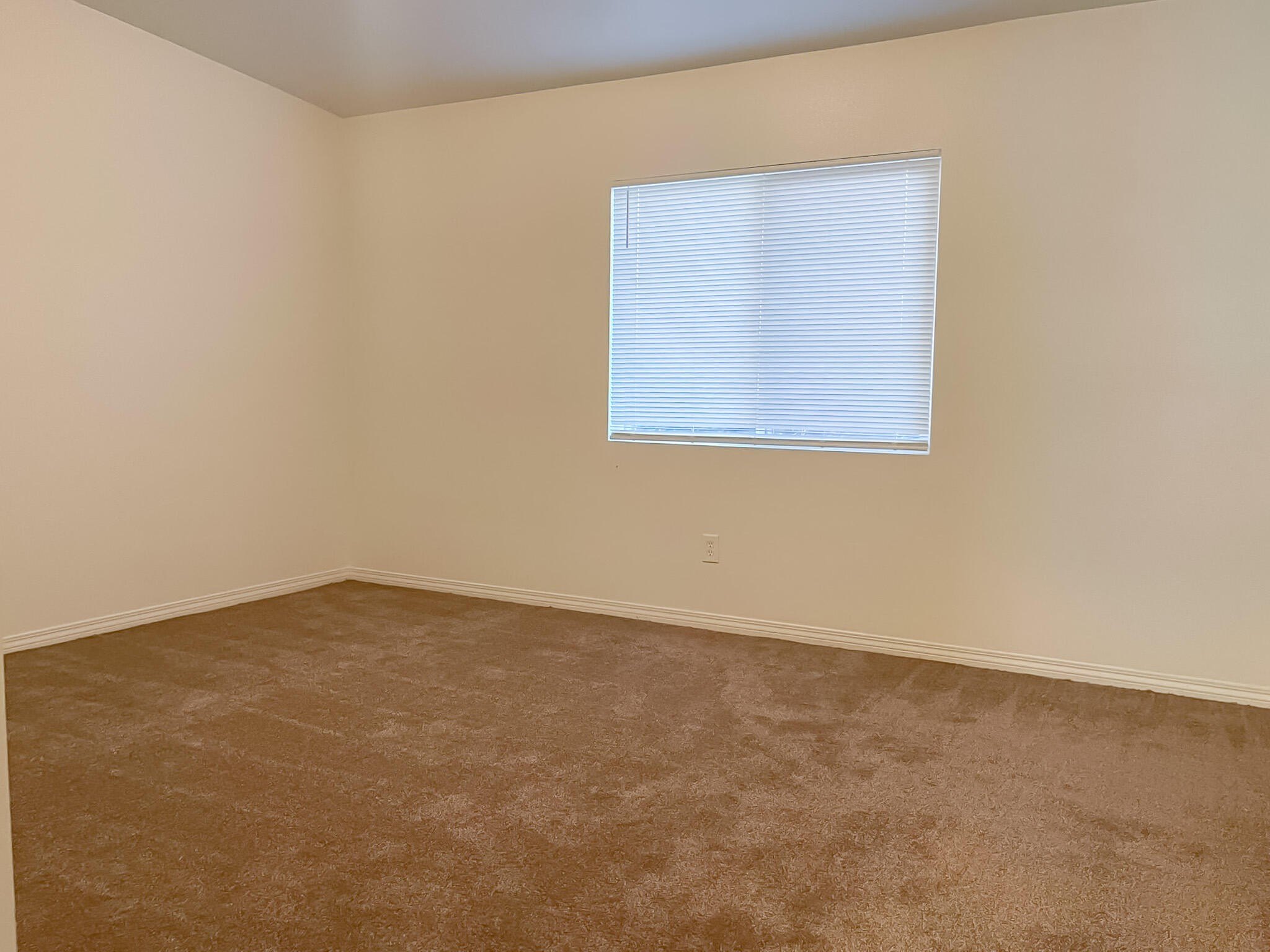 Lancaster, California, 93534, United States, 7 Bedrooms Bedrooms, ,3 BathroomsBathrooms,Residential,For Sale,1975391