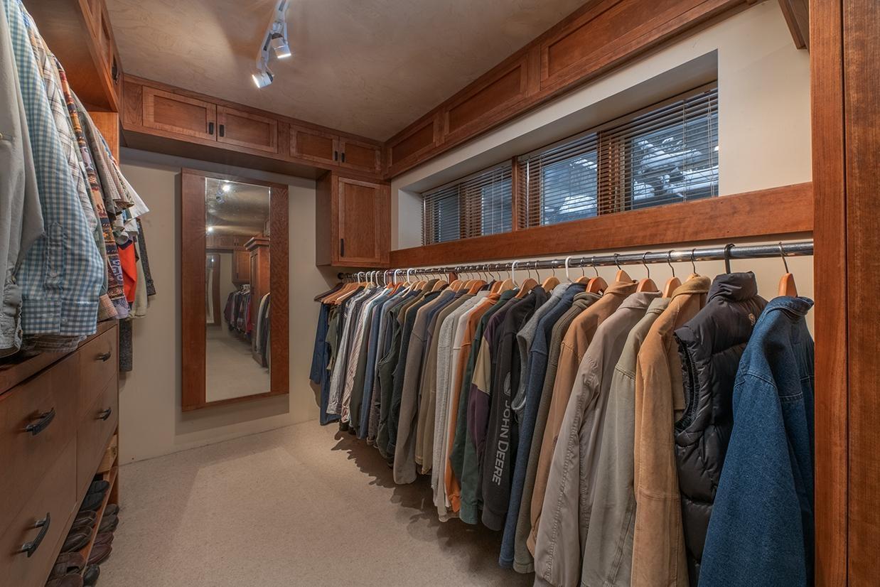 Watersmeet, Michigan, 49969, United States, 4 Bedrooms Bedrooms, ,3 BathroomsBathrooms,Residential,For Sale,1979345