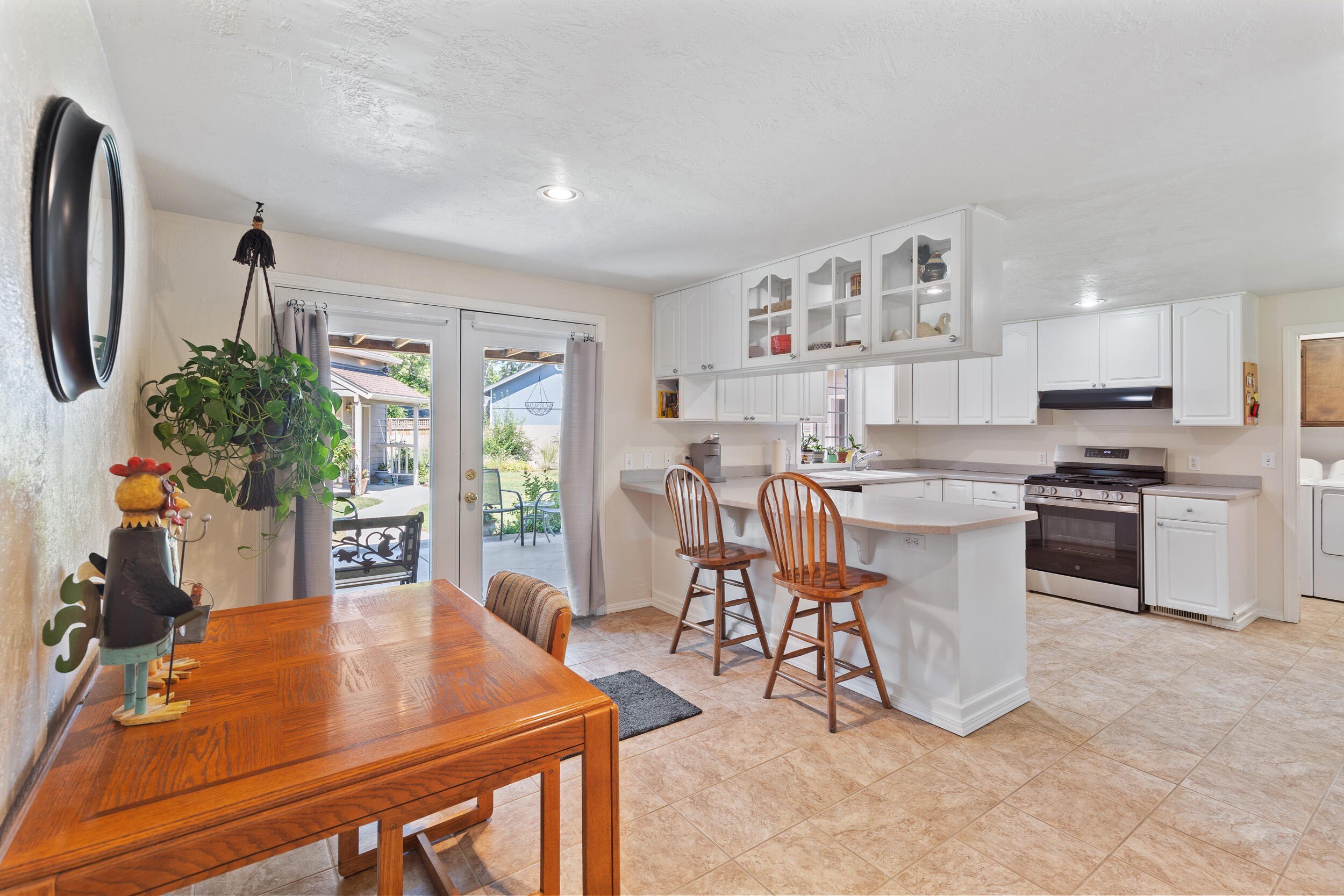 Medford, Oregon, 97504, United States, 4 Bedrooms Bedrooms, ,3 BathroomsBathrooms,Residential,For Sale,1974325