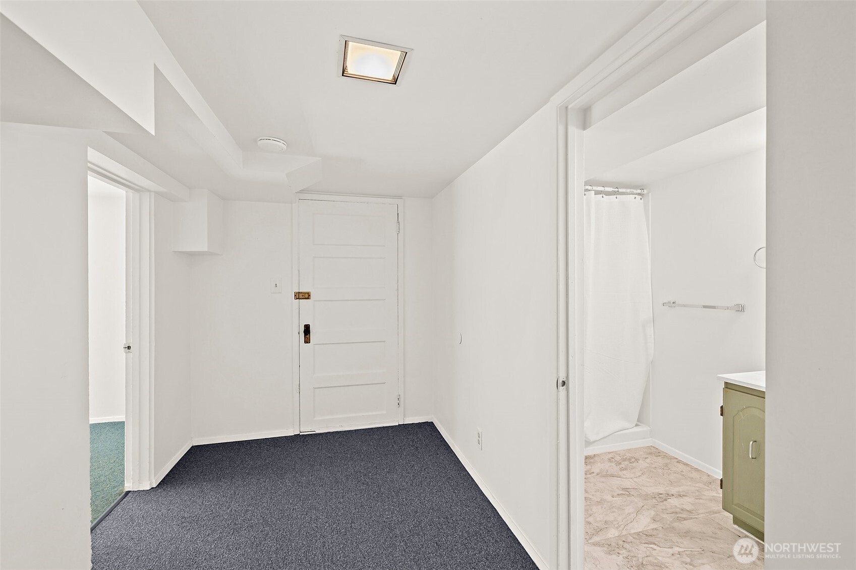 Seattle, Washington, 98199, United States, 2 Bedrooms Bedrooms, ,1 BathroomBathrooms,Residential,For Sale,1882851