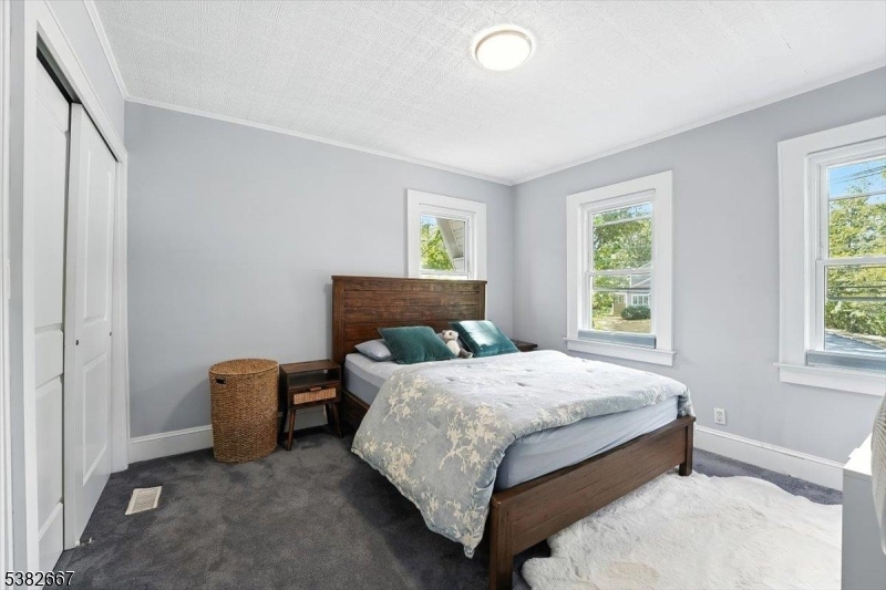 Livingston Twp., New Jersey, 07039, United States, 3 Bedrooms Bedrooms, ,2 BathroomsBathrooms,Residential,For Sale,1940708