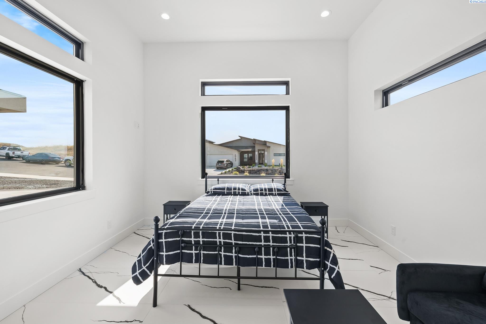 Kennewick, Washington, 99338, United States, 4 Bedrooms Bedrooms, ,6 BathroomsBathrooms,Residential,For Sale,1941277