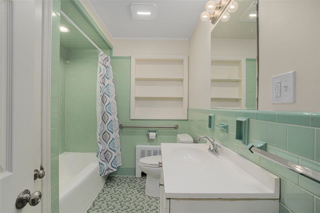 Providence, Rhode Island, 02809, United States, 3 Bedrooms Bedrooms, ,1 BathroomBathrooms,Residential,For Sale,2003236