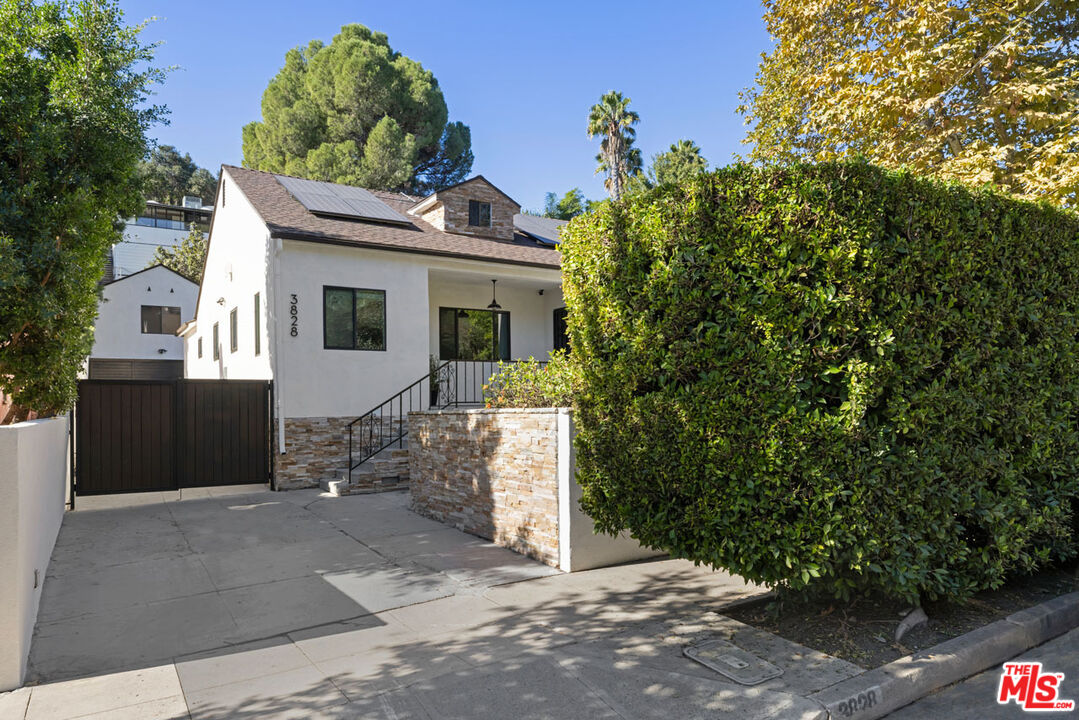 Los Angeles, California, 90027, United States, 4 Bedrooms Bedrooms, ,3 BathroomsBathrooms,Residential,For Sale,1989477