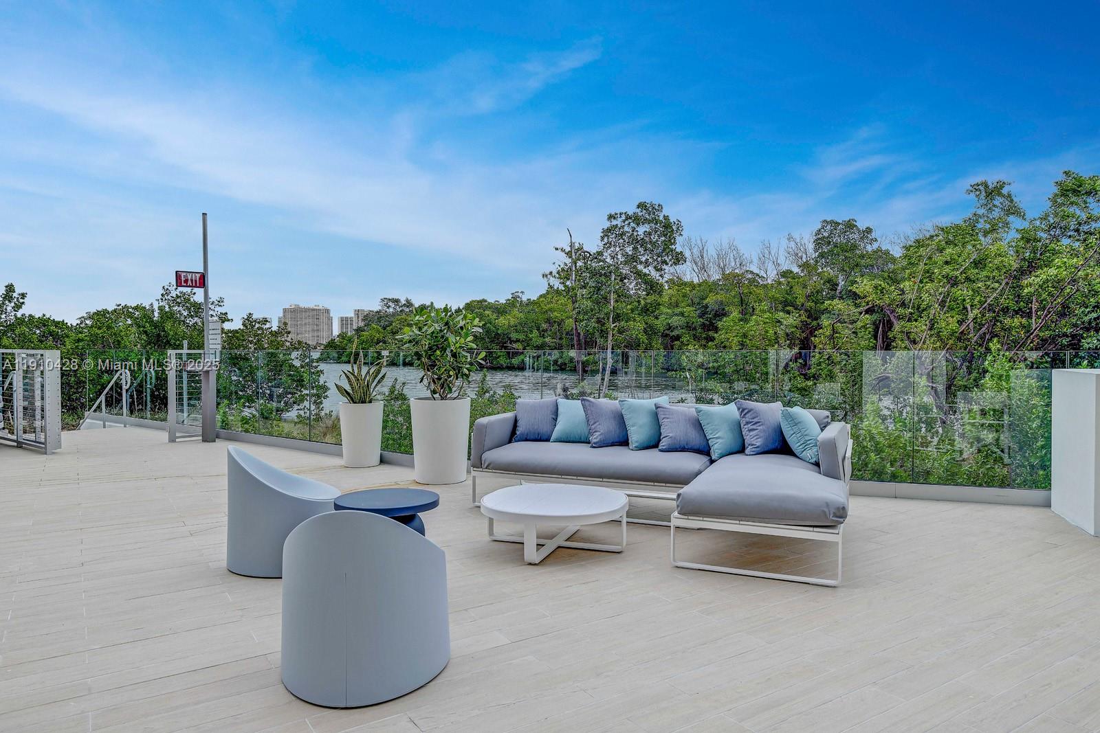 North Miami Beach, Florida, 33160, United States, 2 Bedrooms Bedrooms, ,2 BathroomsBathrooms,Residential,For Sale,1989181