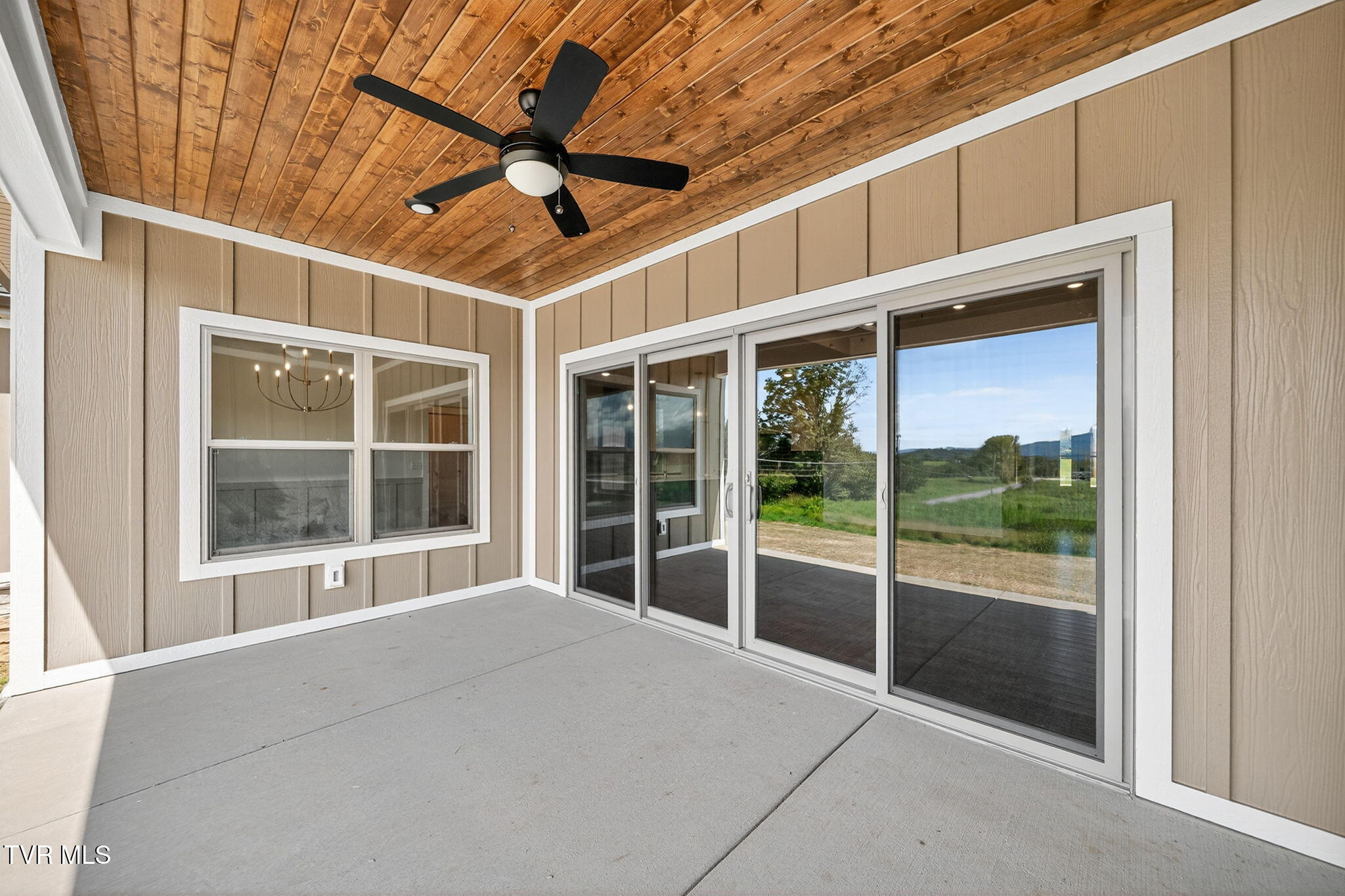 Greeneville, Tennessee, 37745, United States, 3 Bedrooms Bedrooms, ,2 BathroomsBathrooms,Residential,For Sale,1923218