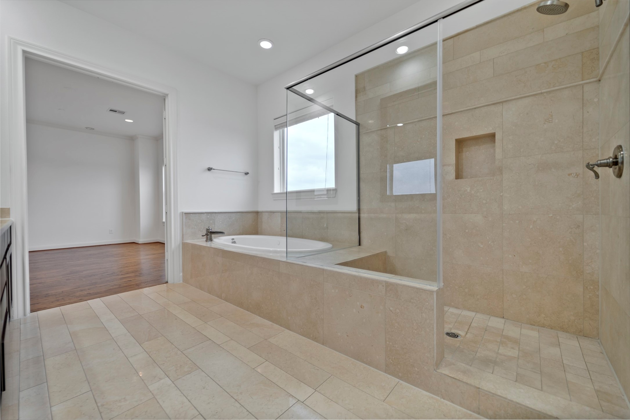 Houston, Texas, 77080, United States, 3 Bedrooms Bedrooms, ,5 BathroomsBathrooms,Residential,For Sale,1939348