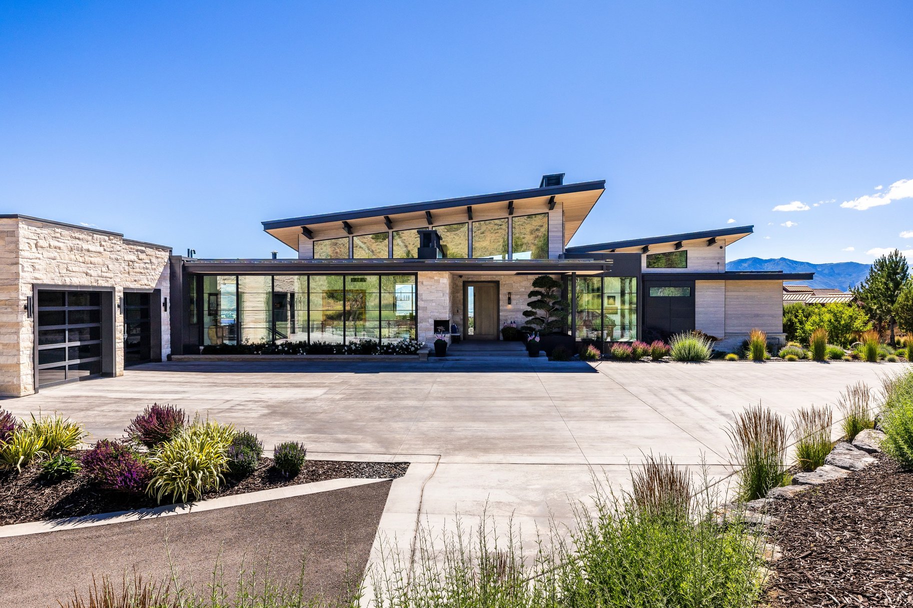  Luxury Lives Here  Architectural Masterpiece with Unmatched Privacy & Views - 物件實景