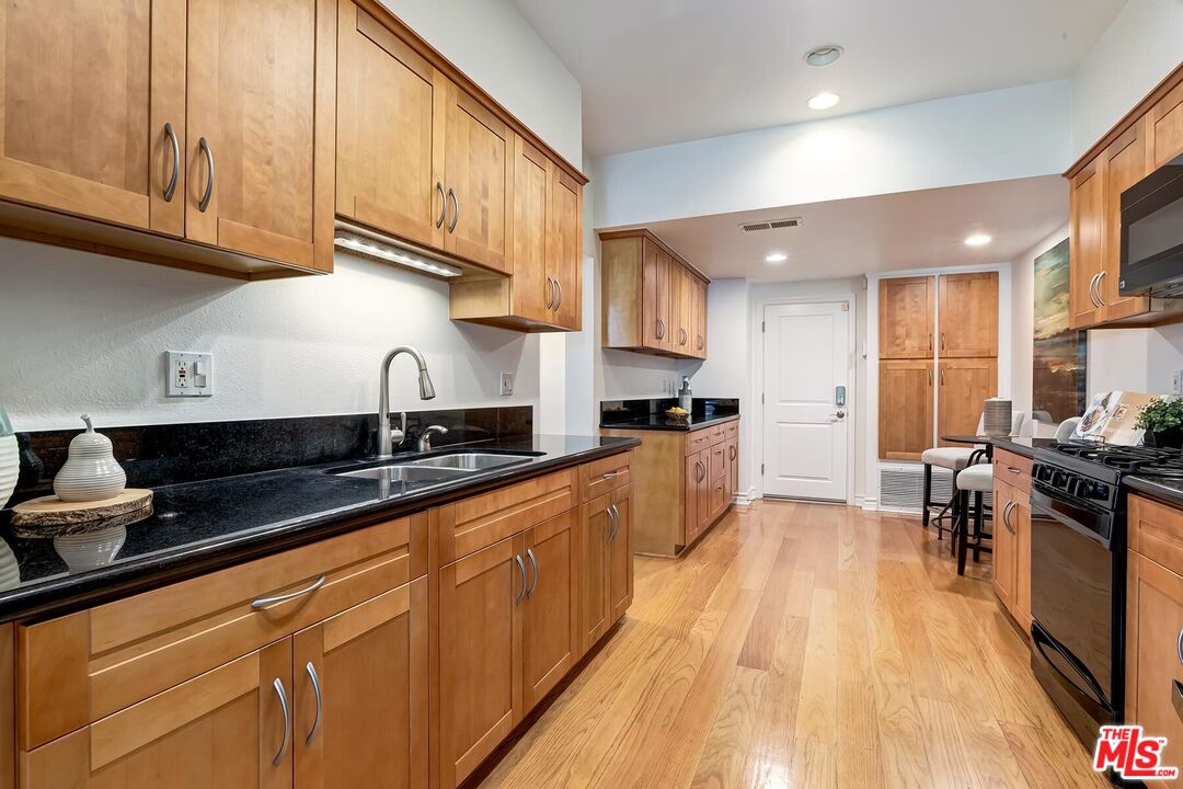 Pacific Palisades, California, 90272, United States, 3 Bedrooms Bedrooms, ,4 BathroomsBathrooms,Residential,For Sale,1993349