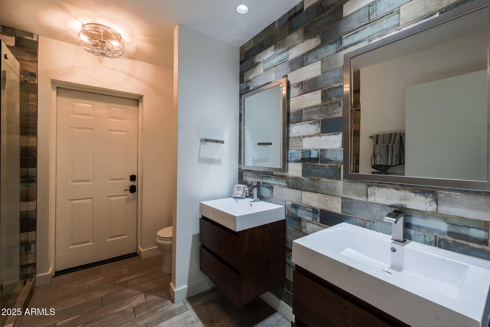 Phoenix, Arizona, 85018, United States, 4 Bedrooms Bedrooms, ,Residential,For Sale,2001186