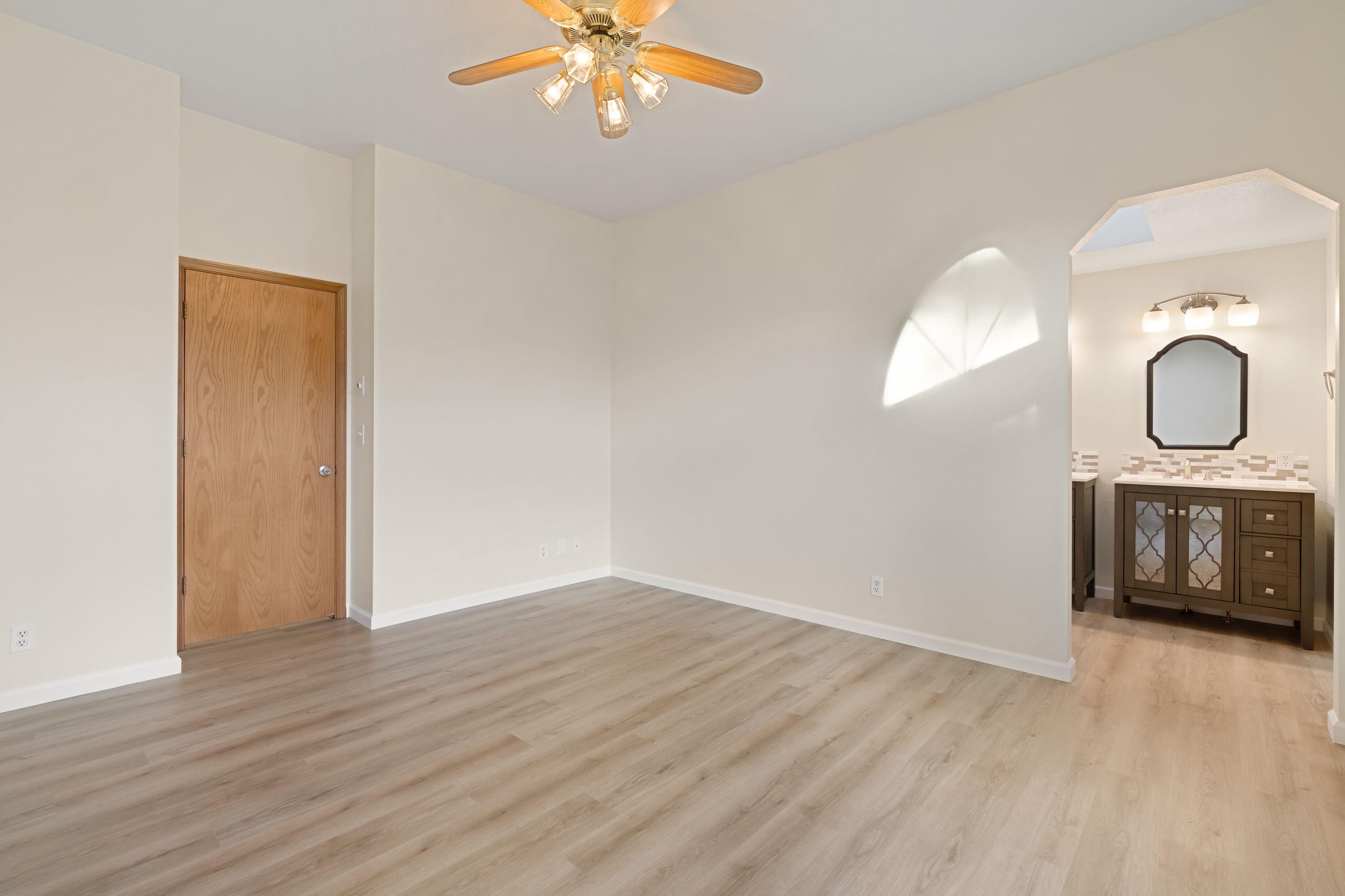 Bend, Oregon, 97701, United States, 3 Bedrooms Bedrooms, ,2 BathroomsBathrooms,Residential,For Sale,1697036