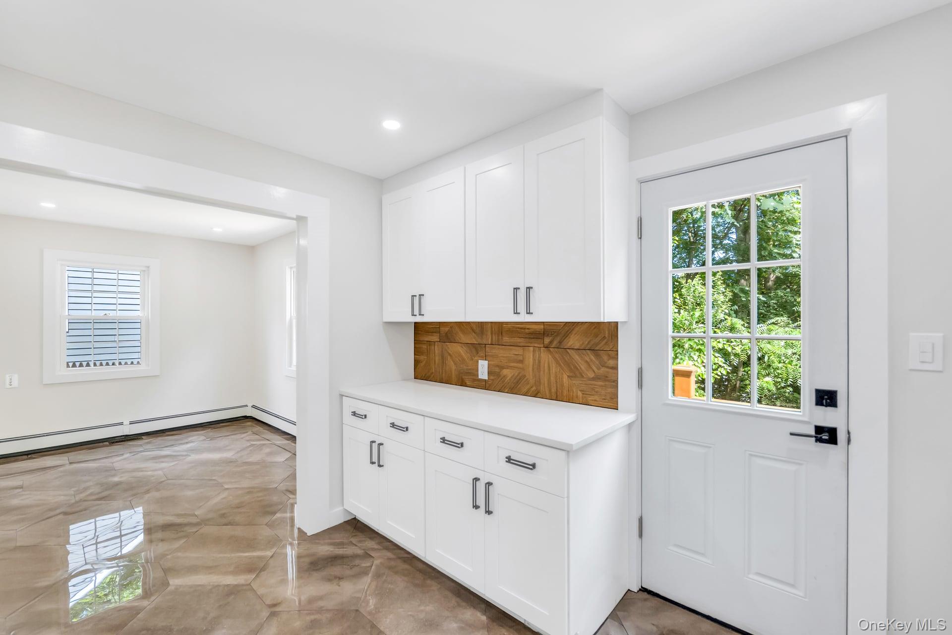 Port Washington, New York, 11050, United States, 3 Bedrooms Bedrooms, ,2 BathroomsBathrooms,Residential,For Sale,1882705