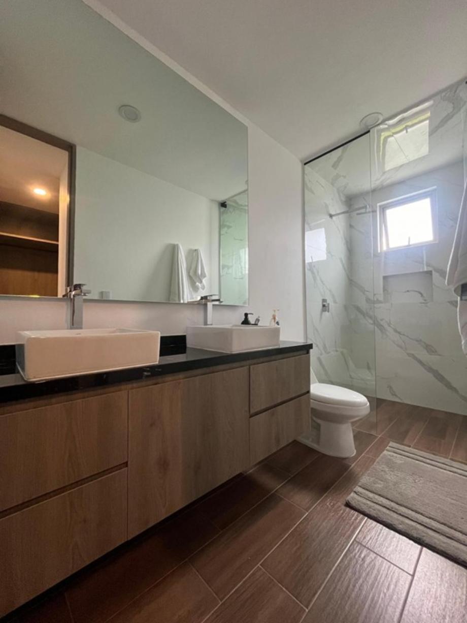 Metepec, Estado de méxico, 52172, Mexico, 3 Bedrooms Bedrooms, ,5 BathroomsBathrooms,Residential,For Sale,1804895