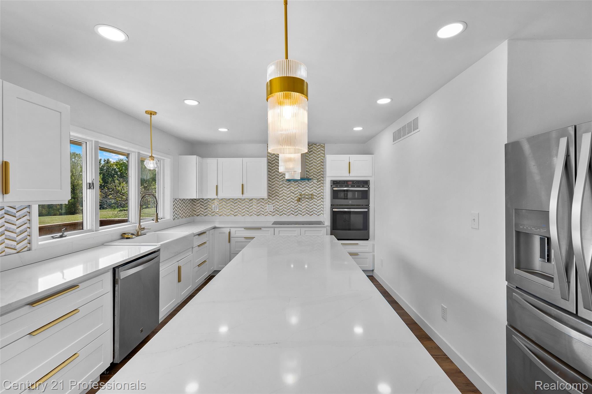 Davisburg, Michigan, 48350, United States, 5 Bedrooms Bedrooms, ,4 BathroomsBathrooms,Residential,For Sale,1982233