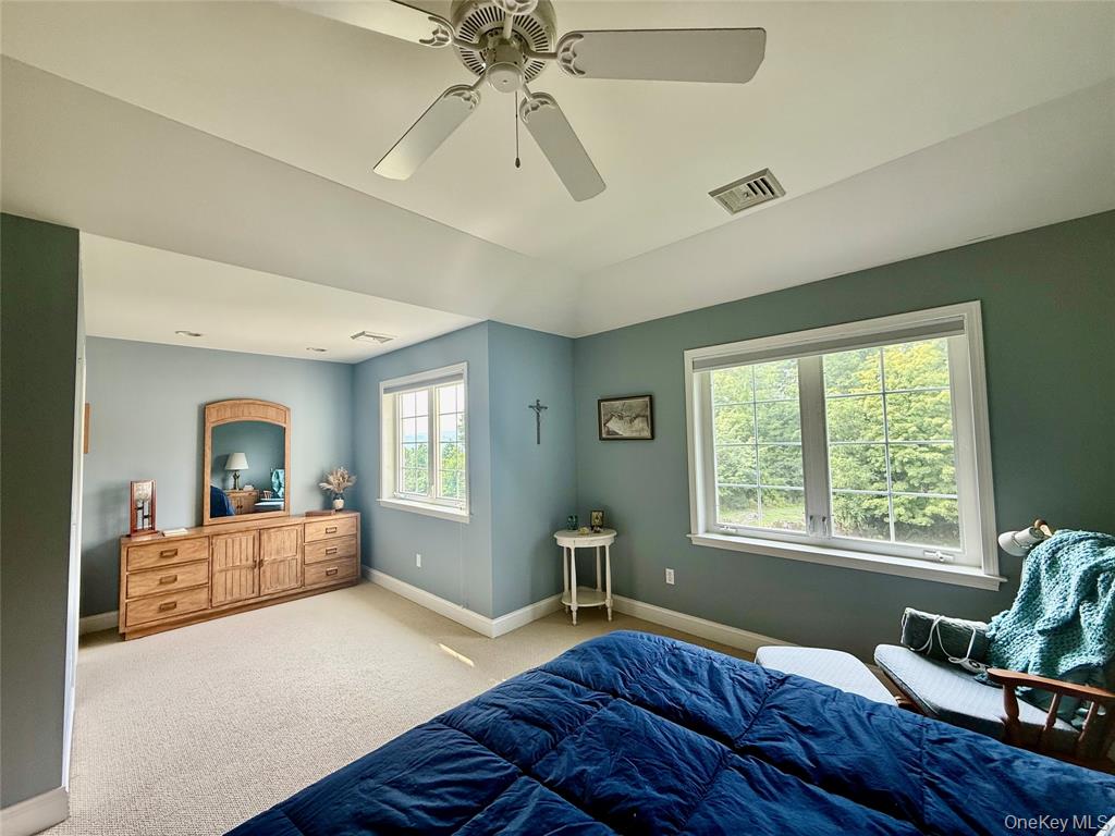 Hyde Park, New York, 12538, United States, 3 Bedrooms Bedrooms, ,4 BathroomsBathrooms,Residential,For Sale,1977599