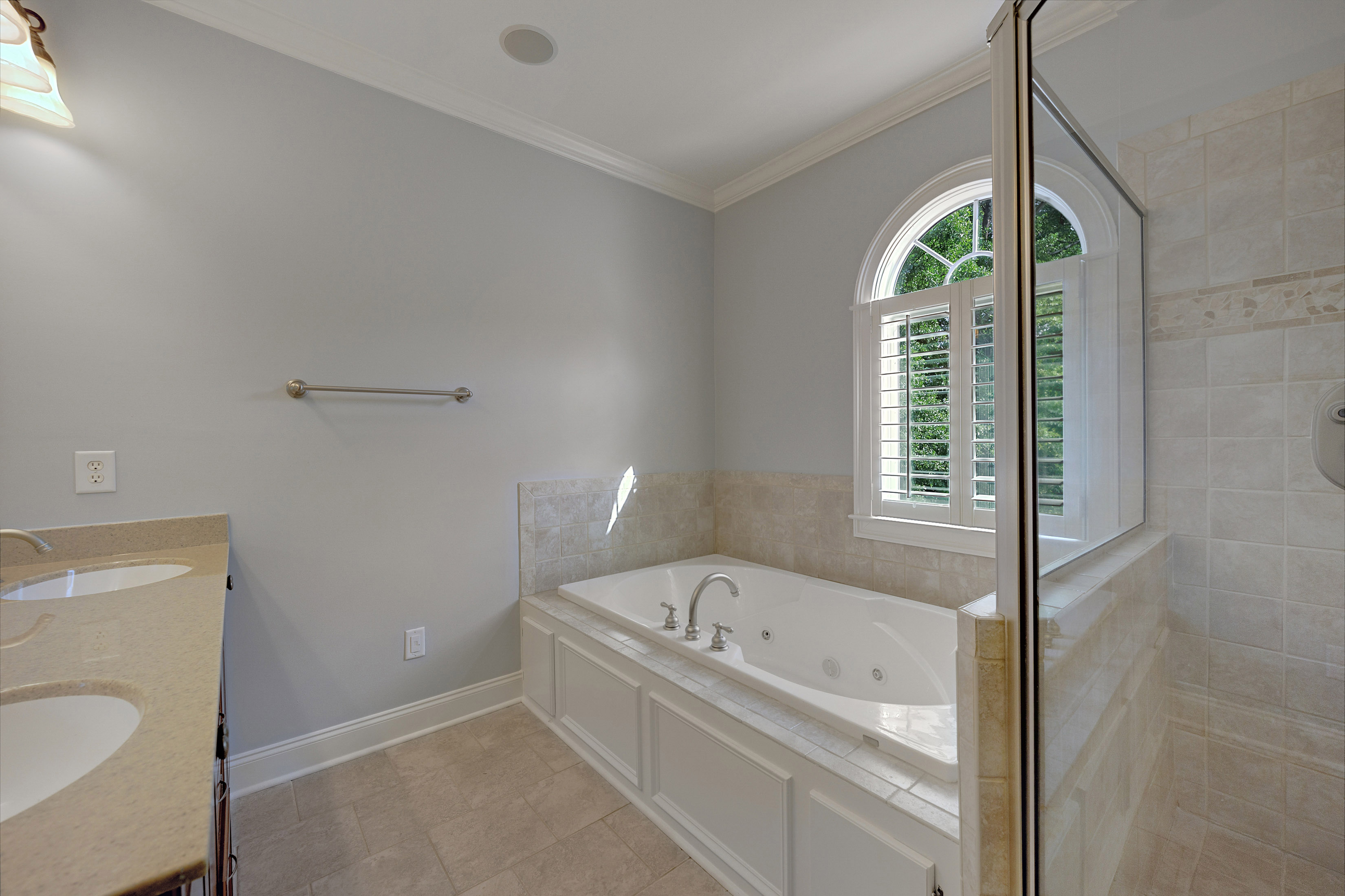  Sandy Springs Townhome Lives Like a Single Family Residence - 物件實景