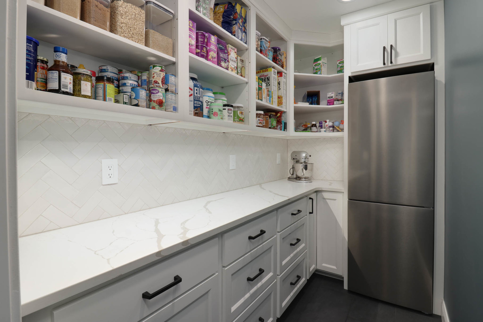 Bloomington, Illinois, 61704, United States, 5 Bedrooms Bedrooms, ,4 BathroomsBathrooms,Residential,For Sale,1991973