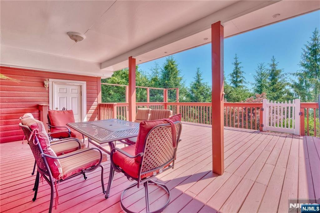 Nanuet, New York, 10954, United States, 6 Bedrooms Bedrooms, ,7 BathroomsBathrooms,Residential,For Sale,1988199