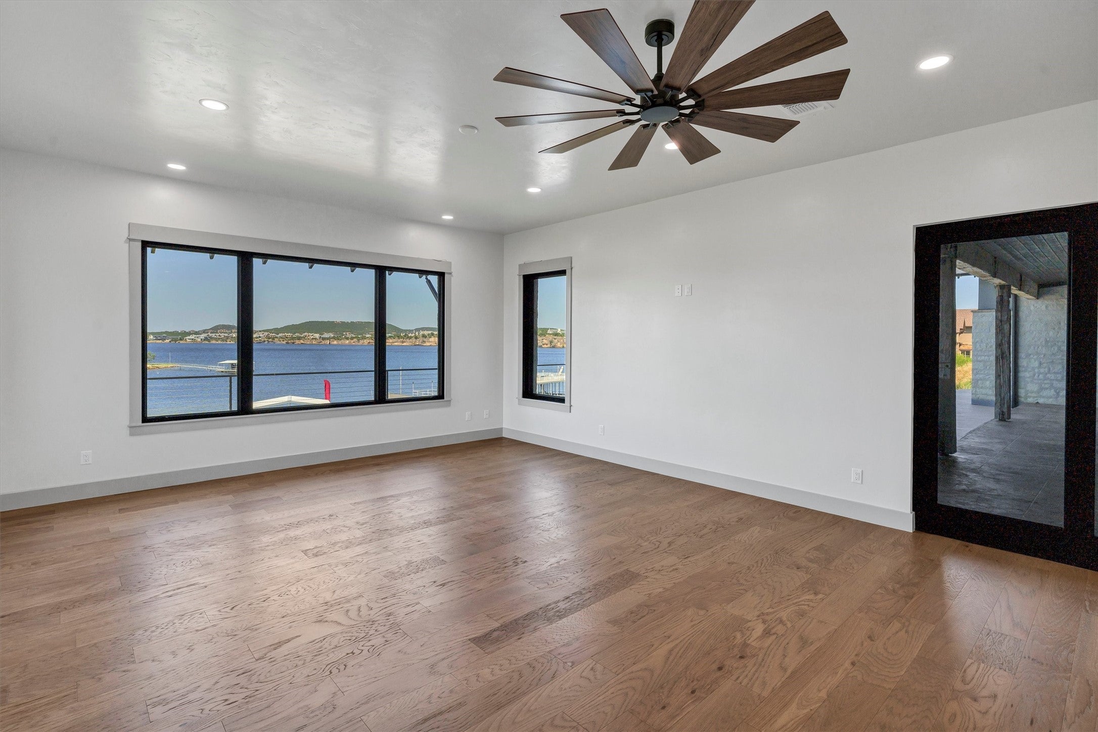 Graford, Texas, 76449, United States, 5 Bedrooms Bedrooms, ,6 BathroomsBathrooms,Residential,For Sale,1980224